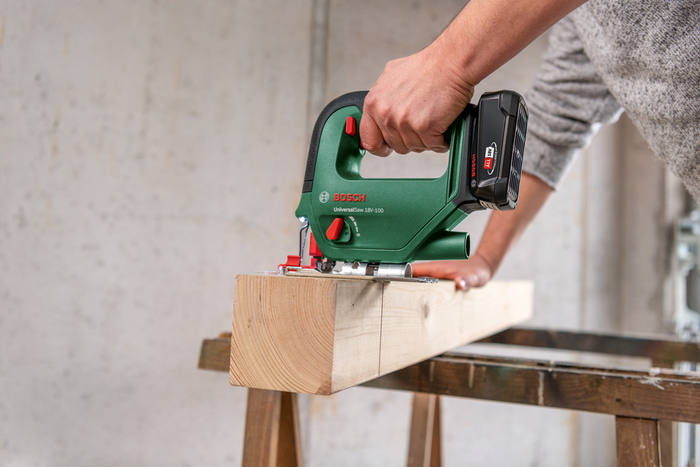 Bosch UniversalSaw 18V-100 akku stikksag